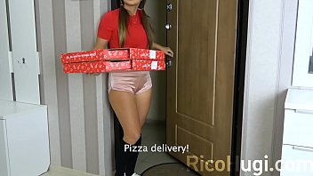 Fast Blowjob with pizza delivery girl