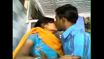 Hindi beautiful girl Ms. Veena kissed at tea shop super maja video