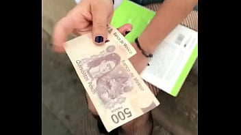 Le OFREZCO DINERO a Jovencita Mexicana en la Plaza para COGER Aunque Tenga NOVIO, Sam 18años VOL 1