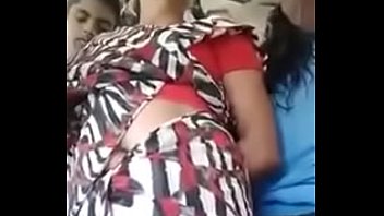 south indian bhabhi bellybutton show in bus