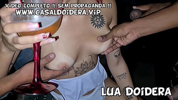 Novinha gostosa do Rio de Janeiro Lua Doidera gravando pela primeira vez fodendo e chupando varios homens em um local publico perto da praia - Trailler