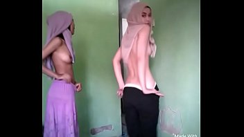 Aksi awek indon tudung bogel