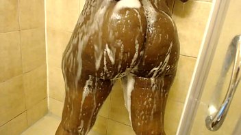 BBW African Washing Her Massive Booty
