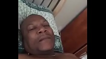 M-Dee Rubens de  Haïti en masturbation