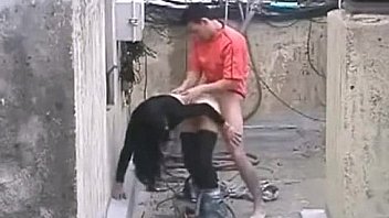 Brave man gets girl to fuck in the construction site /100dates