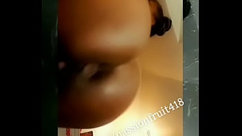 Ebony nude twerk with anal plug